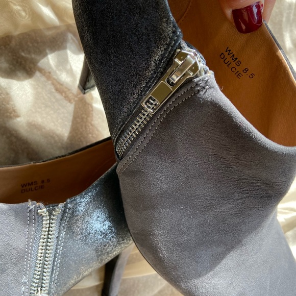 NWT Report "Dulcie" Heeled Booties - Picture 5 of 8